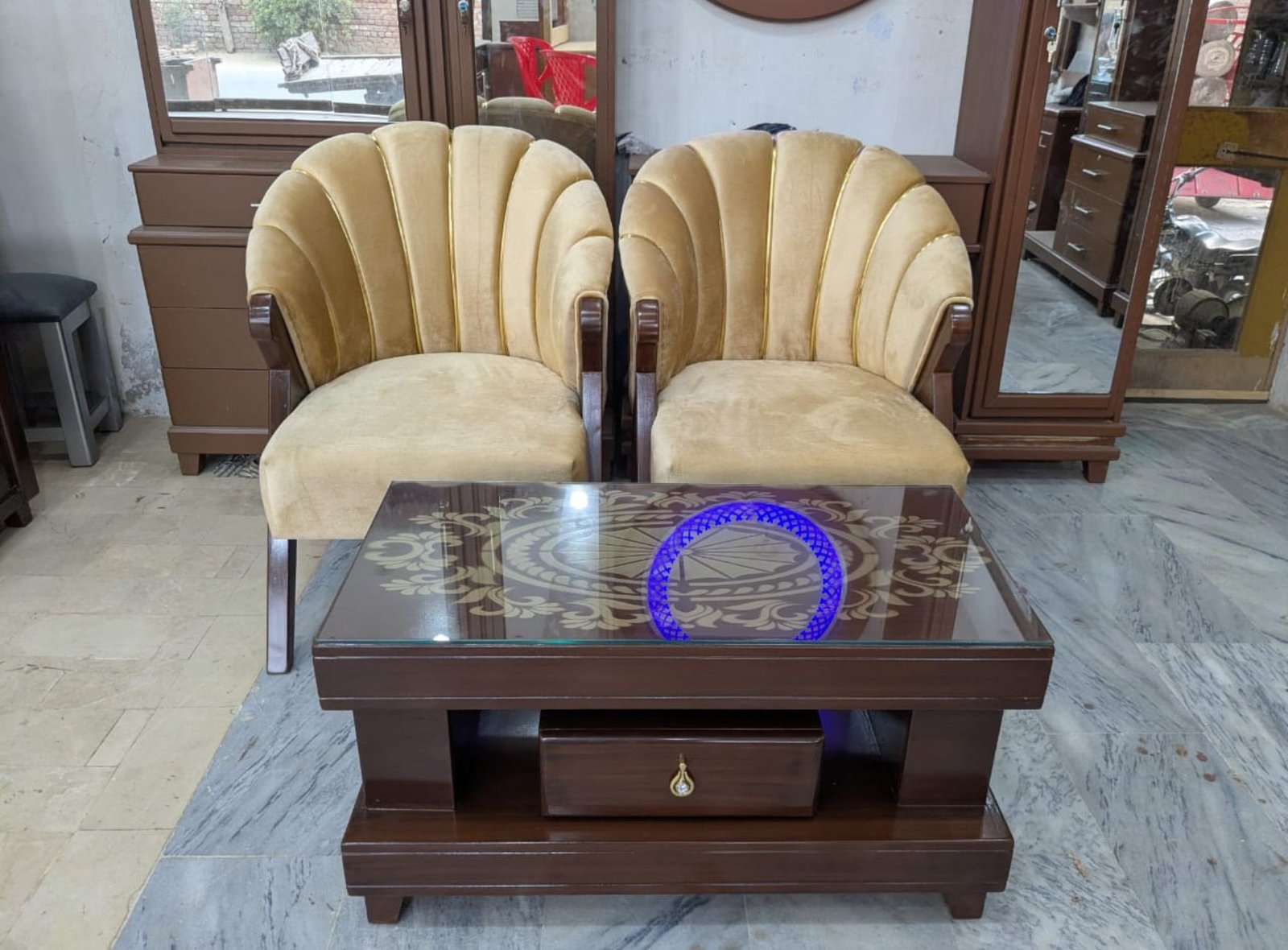 Chairs With Table
