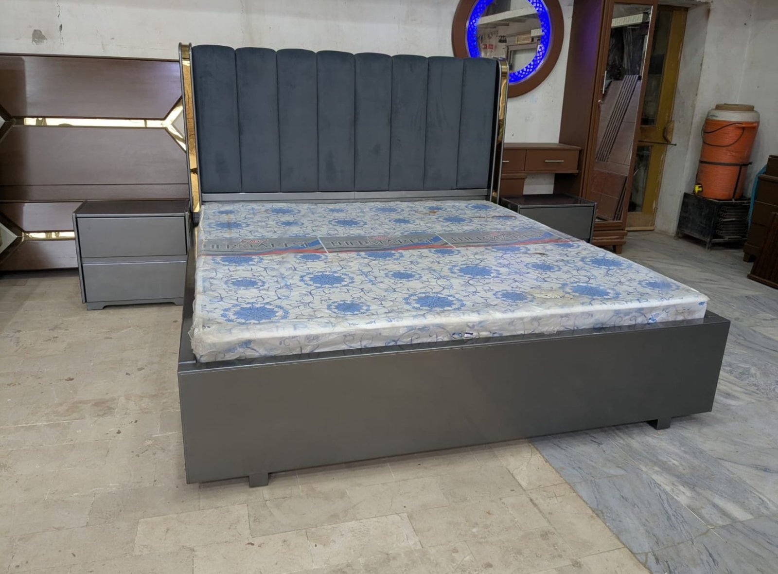 Poshish Bed