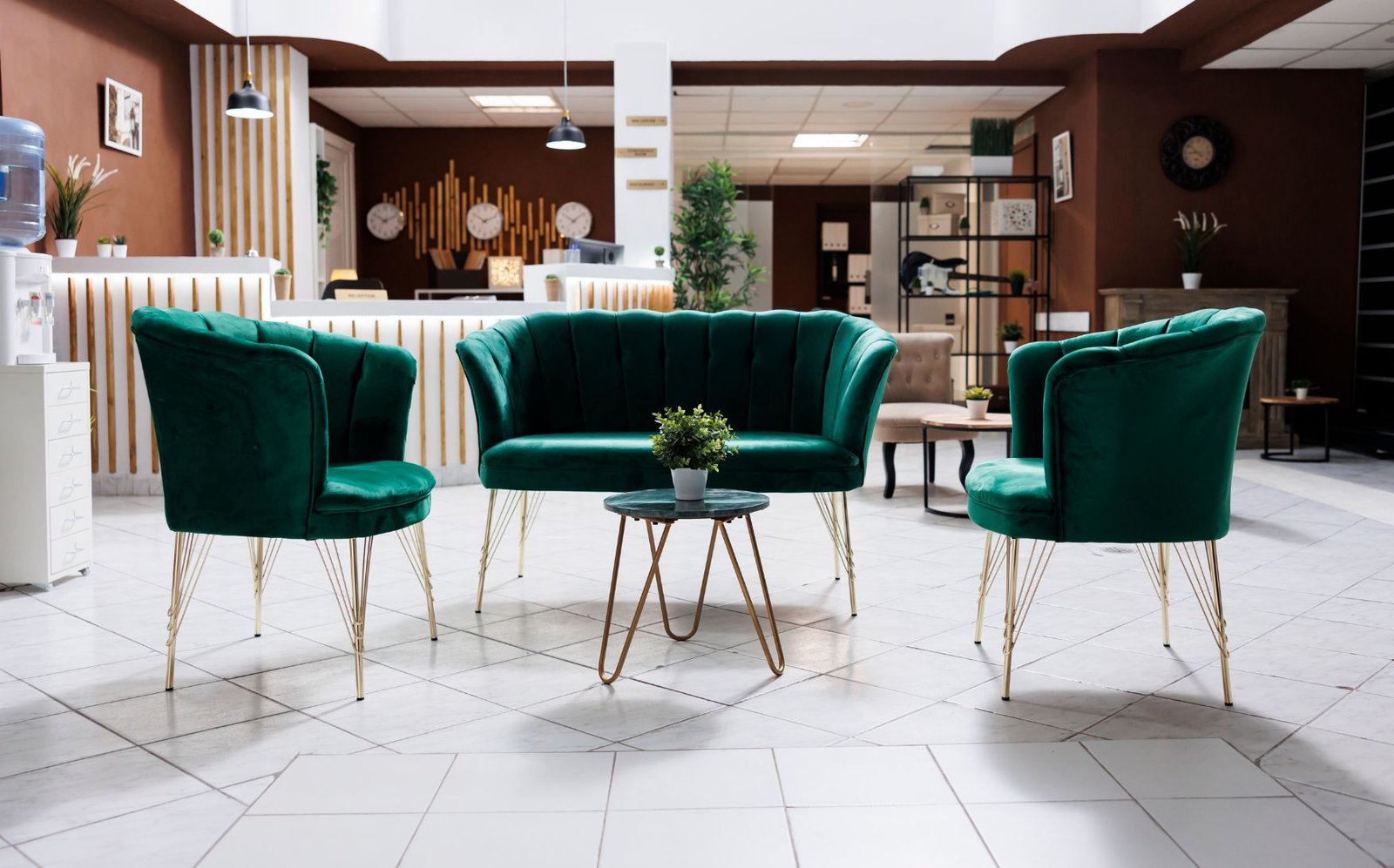Chairs with center table